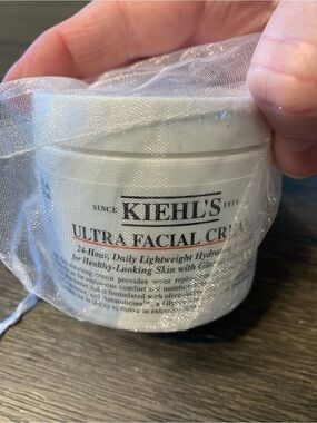 Kiehl’s ultra face cream! 4.2 oz. New in box! Bin 85.